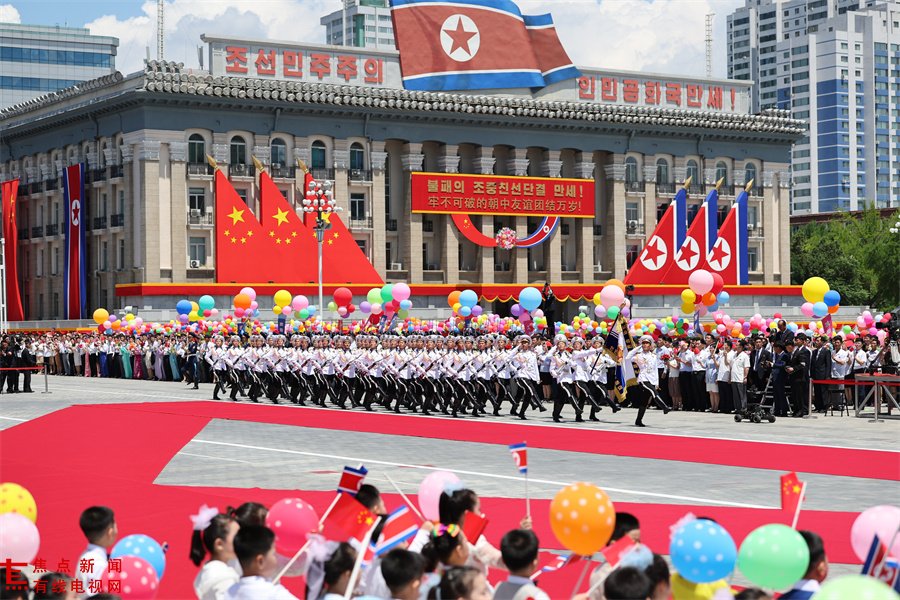 习近平出席金正恩举行的欢迎仪式